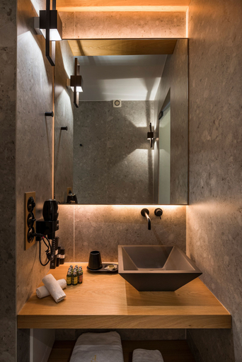 Bathroom 5, Scala de Faro, Crete