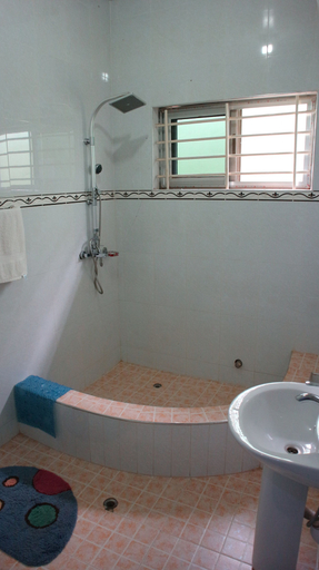 Bathroom 4, Pioneer Guest Lodge, Tamale