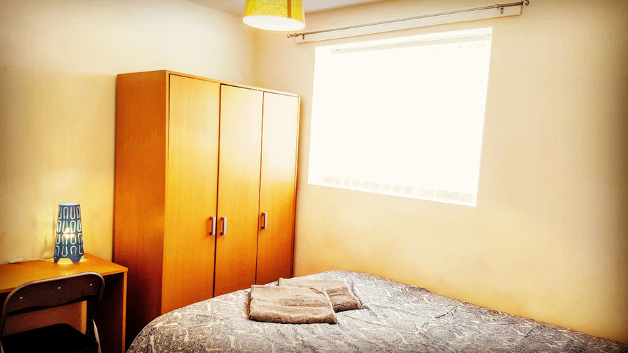 Bedroom 2, Central convenient house, Sefton