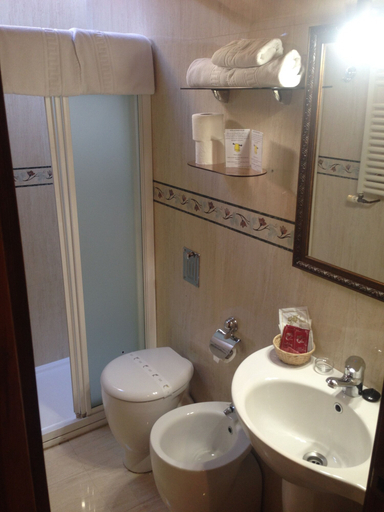 Bathroom 5, Hotel La Posada del Rey, Asturias