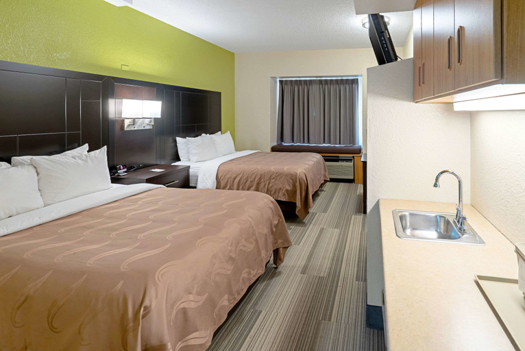 Bedroom 3, Quality Inn & Suites Robbinsville, Graham