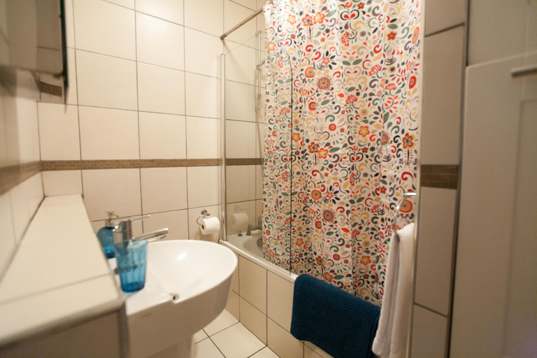 Bathroom, Bloomsbury Apartments by Allô Housing, London