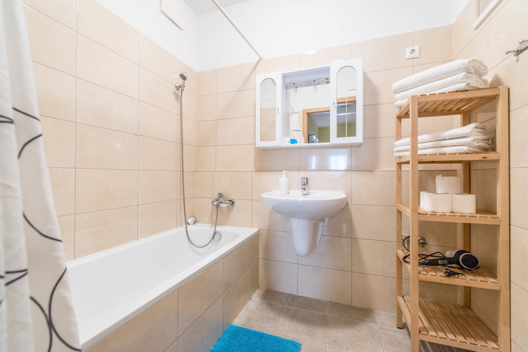 Bathroom 4, Nova Apartments, Budapesti