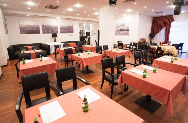 Food & Drinks 4, Hotel Ulanskaya, Central