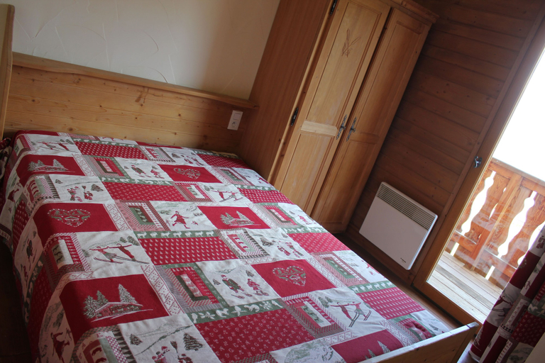 Bedroom 2, Praroustan by Actisource, Alpes-de-Haute-Provence
