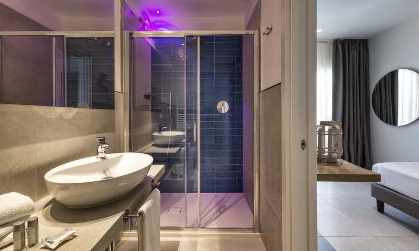 Bathroom 4, Hotel Meeting, Rimini