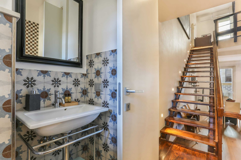 Bathroom 2, Pitti Palace Apartments, Florence