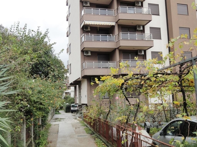 Exterior & Views, One Bedroom Apartment Centar C9