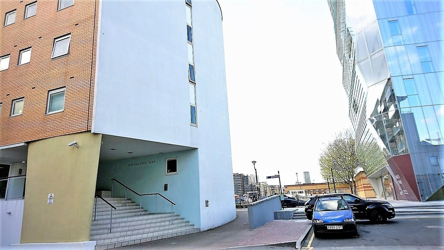 Exterior & Views, Canary Wharf Luxury River view apartment, London