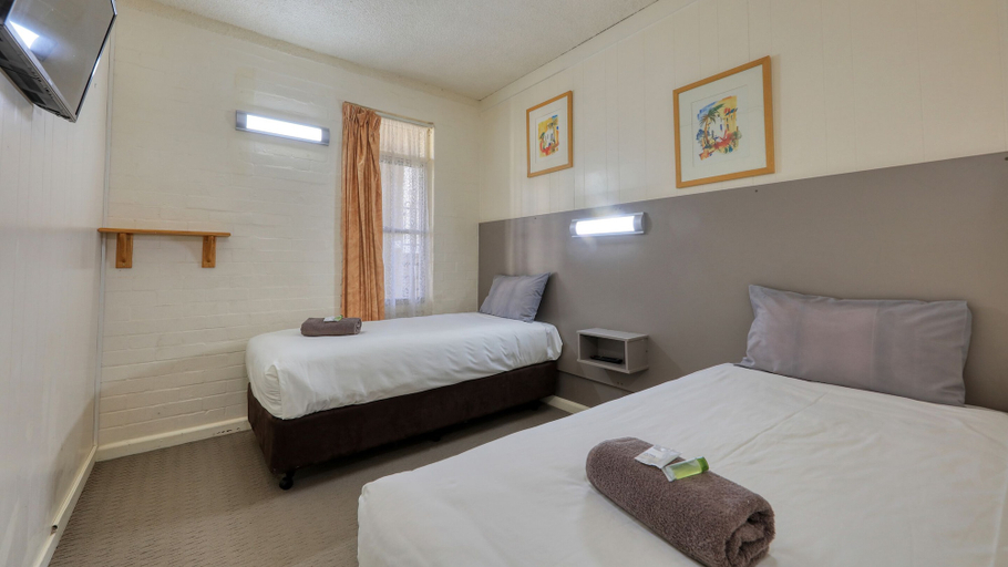 Bedroom 3, Bishops Lodge Narrandera, Narrandera