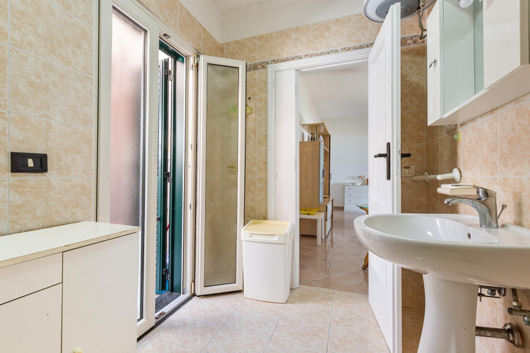 Bathroom 5, Casa Jonica, Taranto