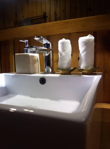 Bathroom 3, The Inle Sanctuary, Phayartaung, Taunggye