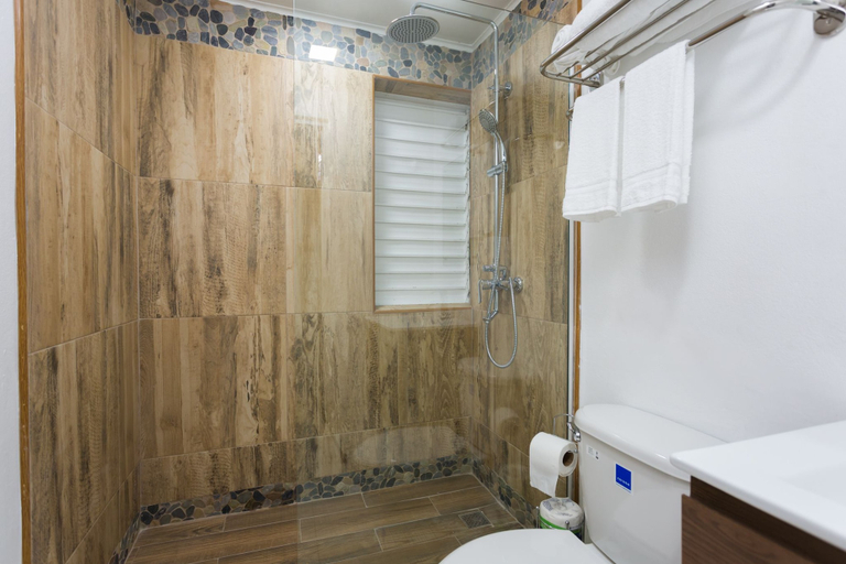 Bathroom 3, New Kingston Premium Guest Apartment