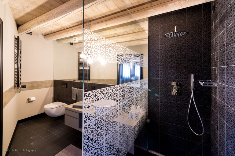 Bathroom 4, Podere La Torre, Vicenza