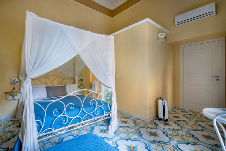 Bedroom 3, Regina Elena, Napoli