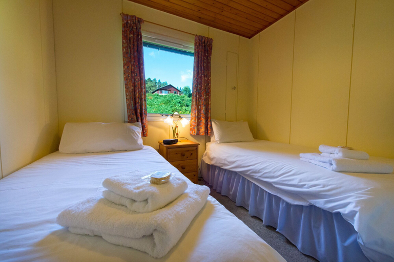 Bedroom 2, Kestrel Lodge With Mountain View Free Wifi, Stirling