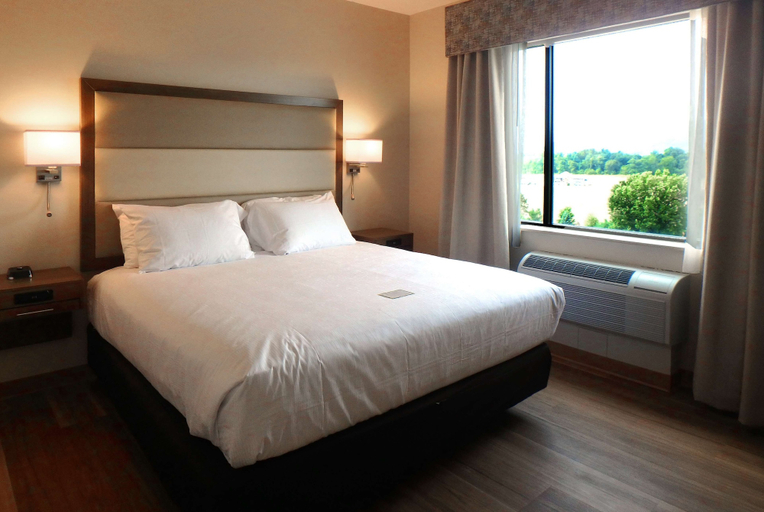 Bedroom 3, Wyndham Garden State College, Centre