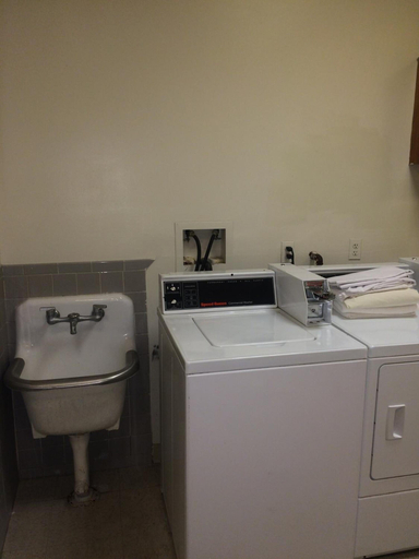 Bathroom 5, DC International Hostel 1, Washington D.C.