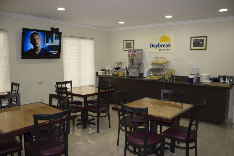 Food & Drinks 5, Days Inn by Wyndham Indio, Riverside