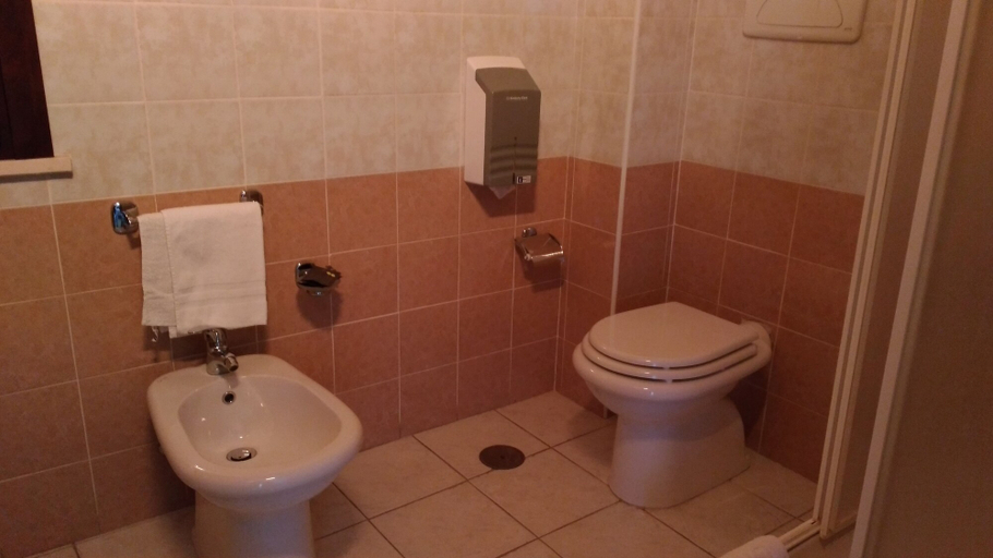Bathroom 4, Hotel la Falconara, Cosenza