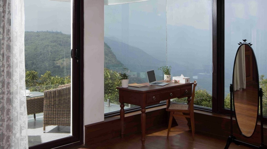 Exterior & Views 3