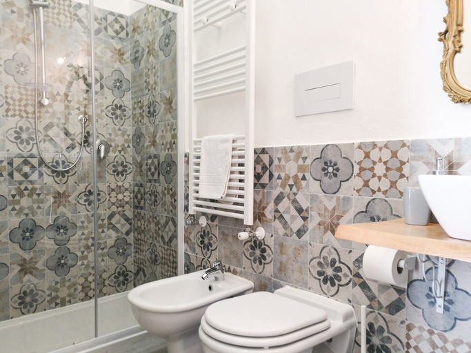 Bathroom 5, B&B Civico 13, Napoli