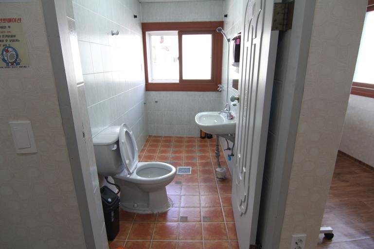 Bedroom 3, Empathy Guesthouse - Hostel, Buk