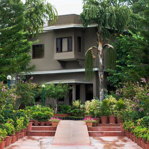 Exterior & Views