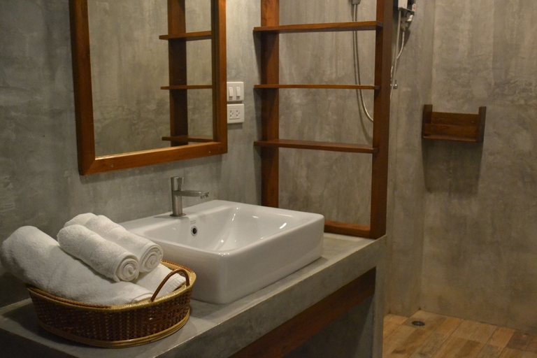 Bathroom 4, Le Cocotier Resort, Mae Taeng