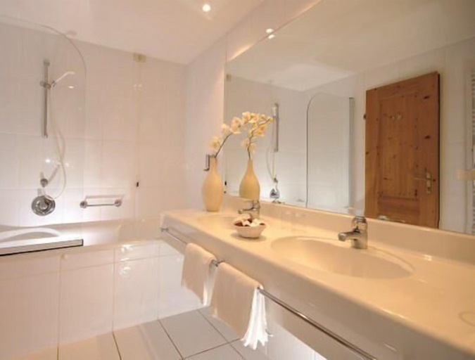 Bathroom 4, Der Verdinser Hof, Bolzano