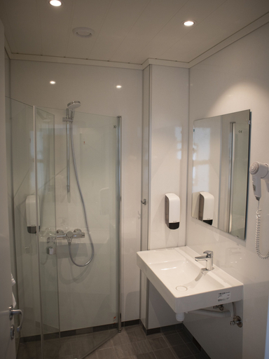 Bathroom 4, Innvik Fjordhotel - Misjonheimen, Stryn