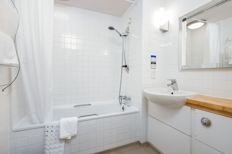 Bathroom 3, The Worlds End, Northamptonshire