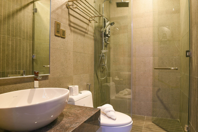 Bathroom 5, 5 Heeren, Malacca City