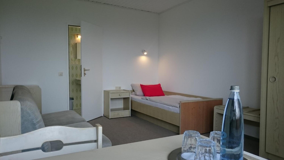 Bedroom 4, Hotel Restaurant Margaretenhof, Saarlouis