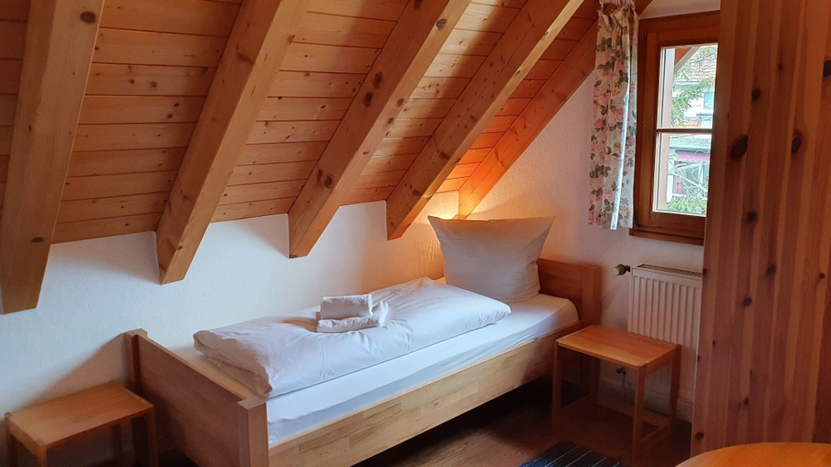 Bedroom 3, Landgasthof zum Dorfkrug, Waldshut