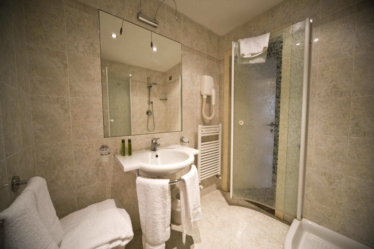 Bathroom, Villa Donnini, Florence