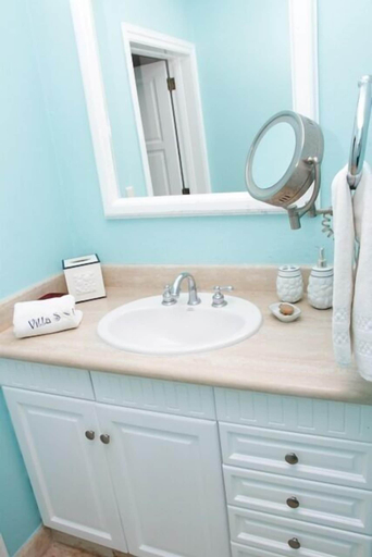 Bathroom, Tortuga B-12, Salvaleon de Higuey