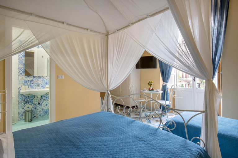 Bedroom 3, Regina Elena, Napoli