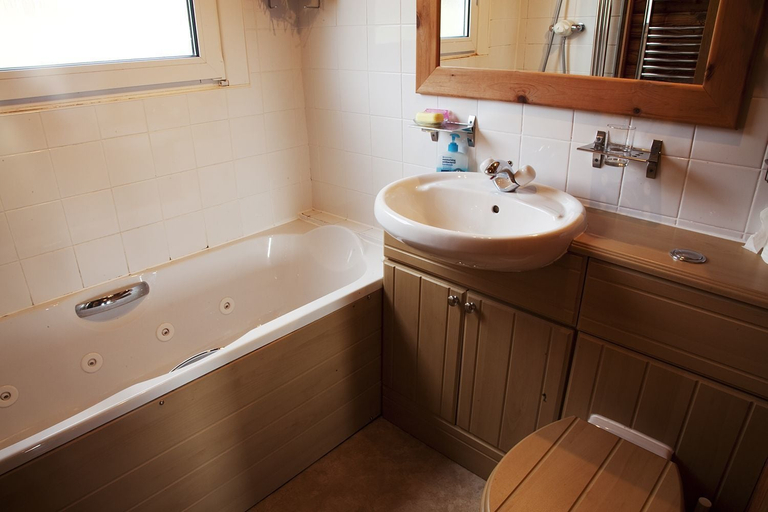 Bathroom, Steading Holidays - Comraich, Highland