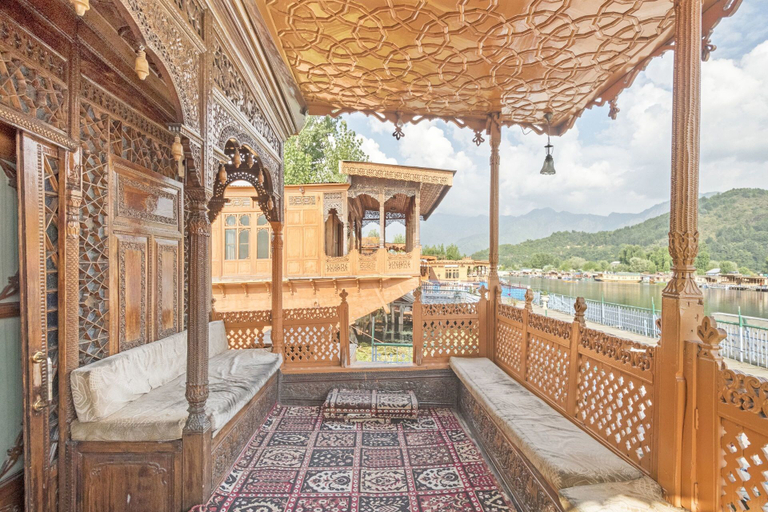 Others 4, GuestHouser 3 BHK Houseboat d520, Srinagar