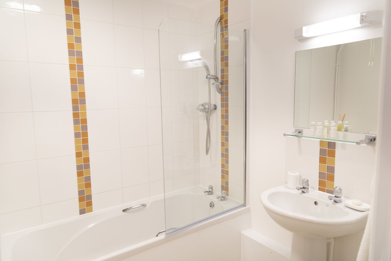 Bathroom 4, Citystay Living - Franklin House, Cambridgeshire