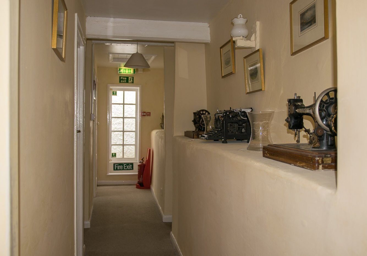Others 4, Southern Cross Guest House, Devon