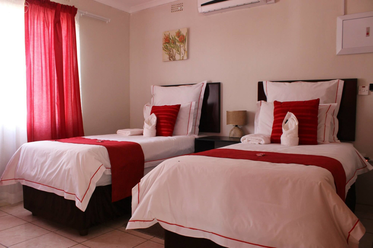 Bedroom 2, Hill View Inn, Serowe