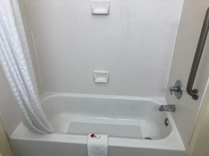 Bathroom 4, Baymont by Wyndham Fort Wayne, Allen
