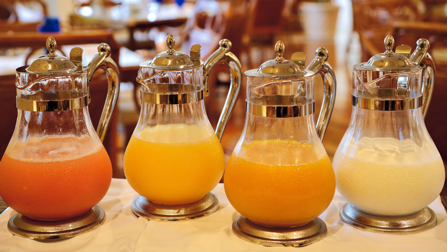 Food & Drinks 13