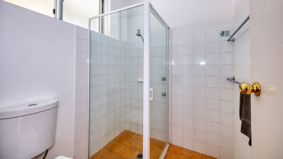Bathroom 4, Bishops Lodge Narrandera, Narrandera