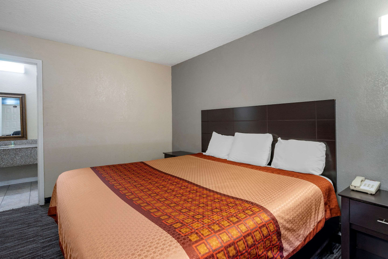 Bedroom 4, Rodeway Inn Clearwater - Largo, Pinellas