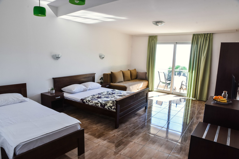 Bedroom 2, Riva