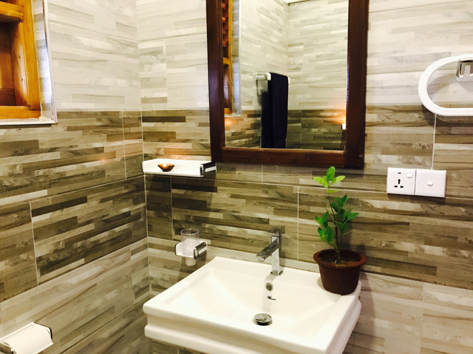 Bathroom 4, Cozy Bay, Pothuvil