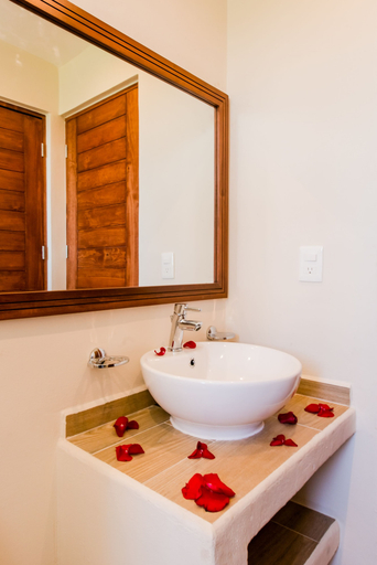 Bathroom 4, Casa Leo, Cozumel